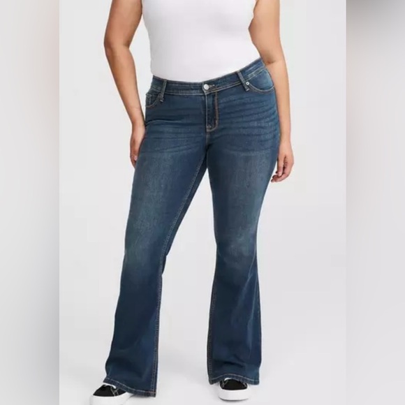 Torrid Luxe Slim Boot Cut Jeans Size 16  Short Super Stretch Denim Mid Rise EUC - Picture 1 of 6